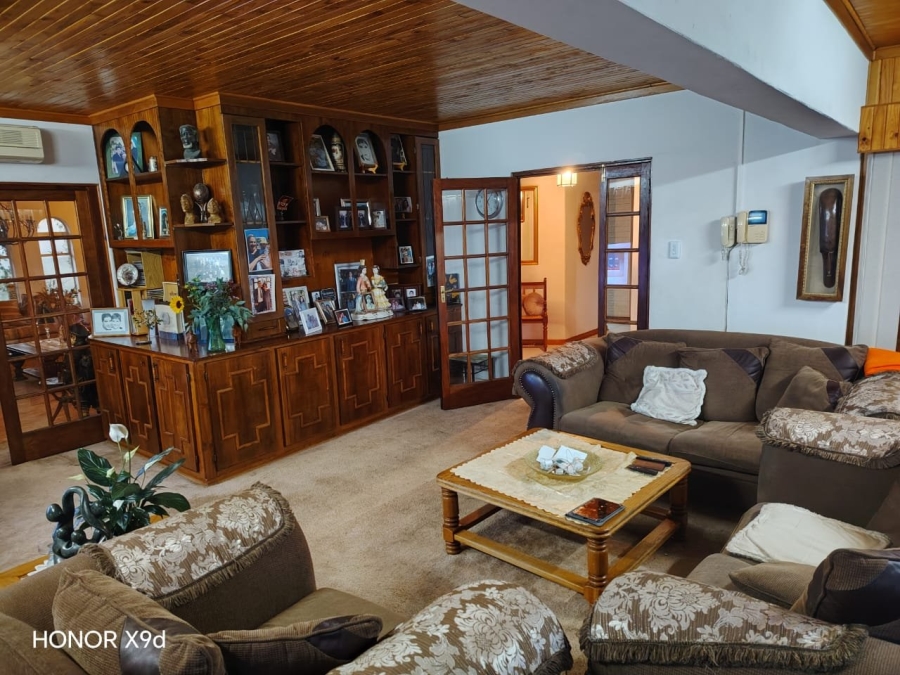 5 Bedroom Property for Sale in Heuwelsig Free State
